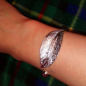 SPECIAL‼️ “OPEN LEAF” ADJUSTABLE FRAME BANGLE BRACELET. PRICE IS FIRM